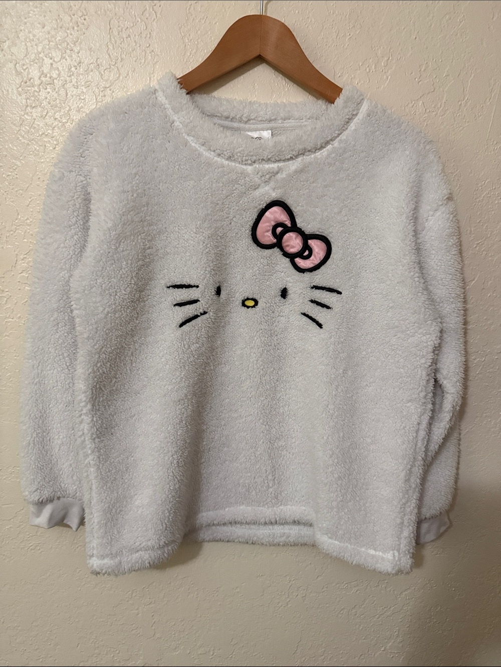 Hello Kitty by Sanrio White Plush Pajama Top Pink Bow Sleep Size Small